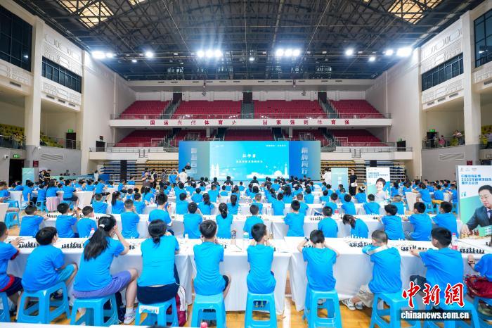 围棋世界冠军李轩豪与国际象棋女子世界冠军谢