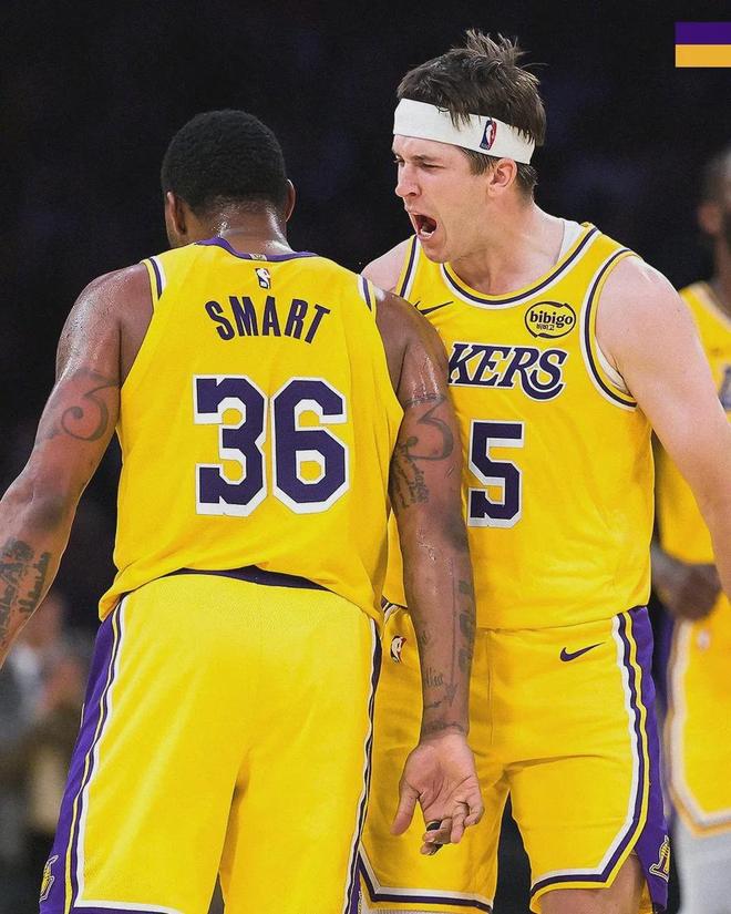 斯玛特关键三分助湖人掀翻火箭 防守效率成球队