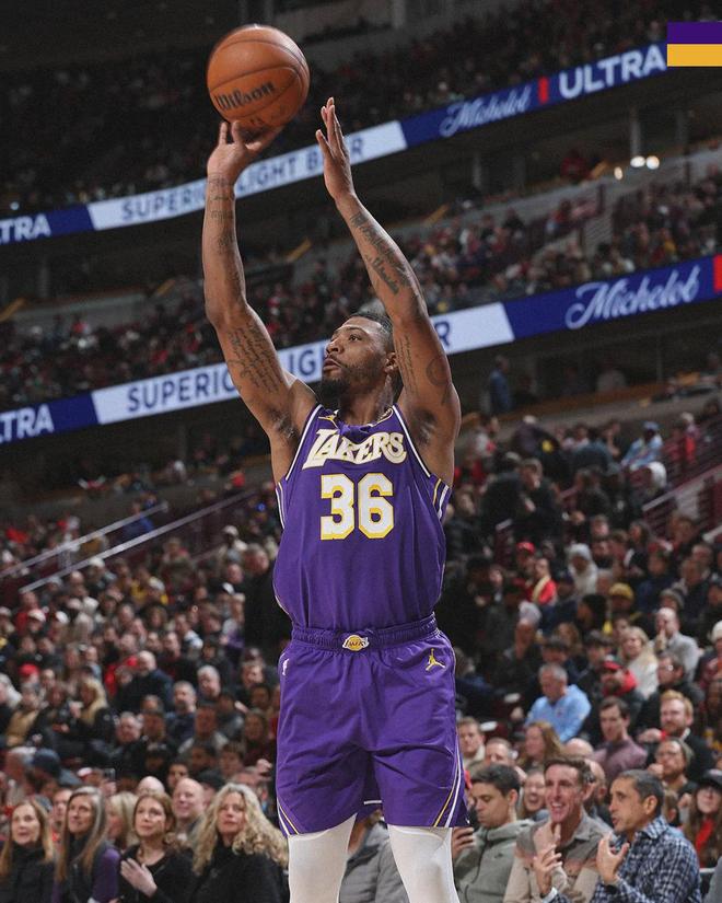 斯玛特关键三分助湖人掀翻火箭 防守效率成球队