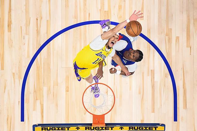 活塞力克湖人终结湖人九连胜 海斯11+3+4盖帽成关