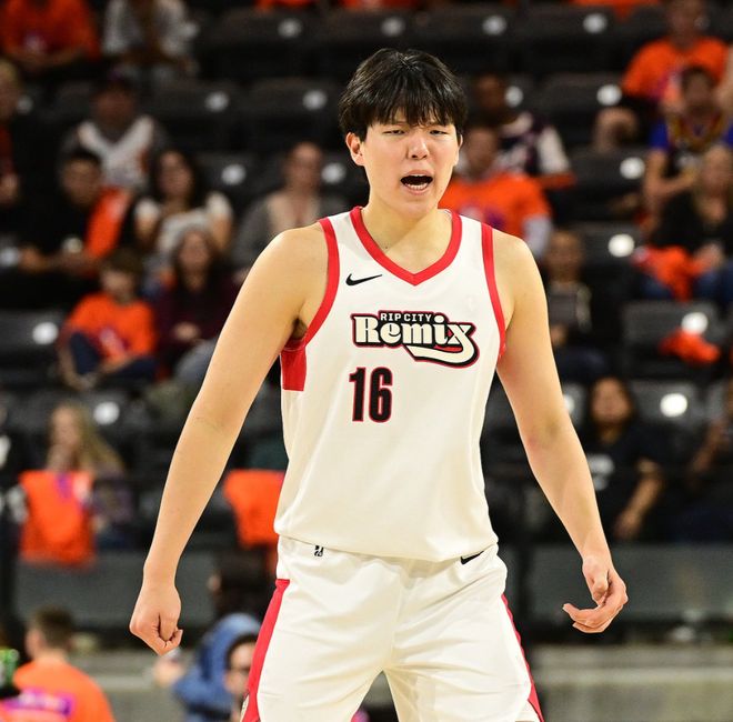 开拓者力克太阳晋级季后赛 杨瀚森首进季后赛成