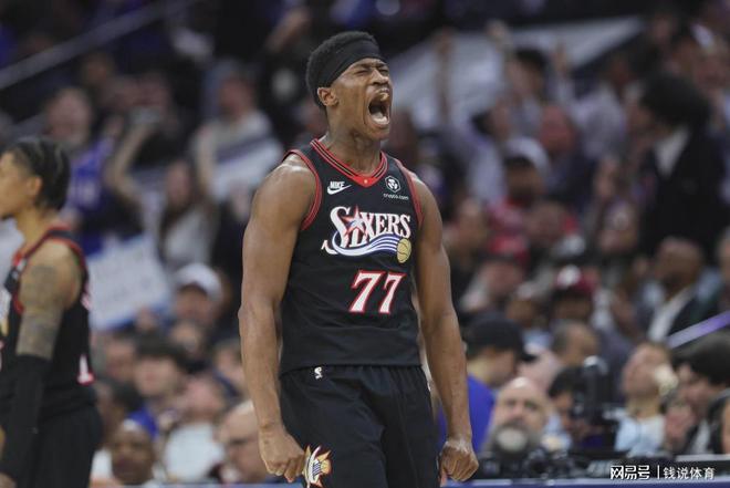 费城76人全员爆发力克魔术锁定季后赛席位 四大
