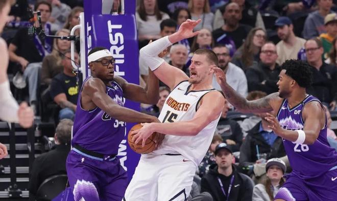 雷霆稳居西部第一 马刺10连胜锁定季后赛席位