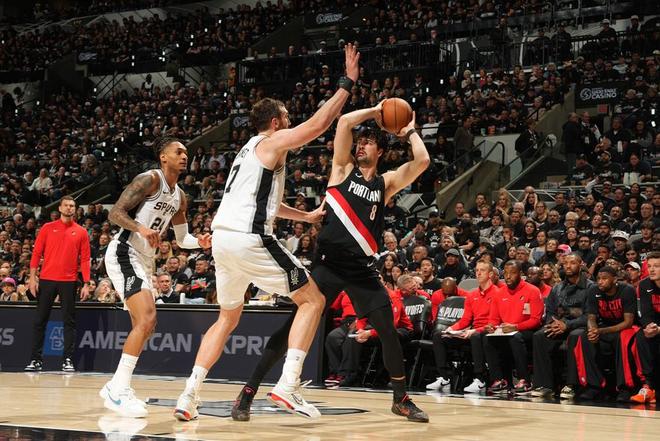 文班亚马确诊脑震荡 马刺三将伤退系列赛悬念重