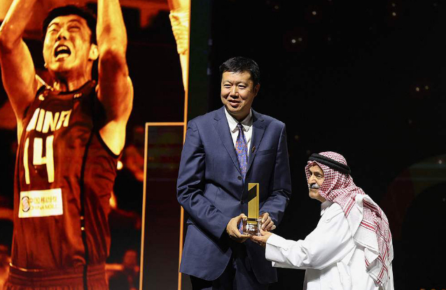 王治郅入选国际篮联名人堂 中国篮球先驱再添传