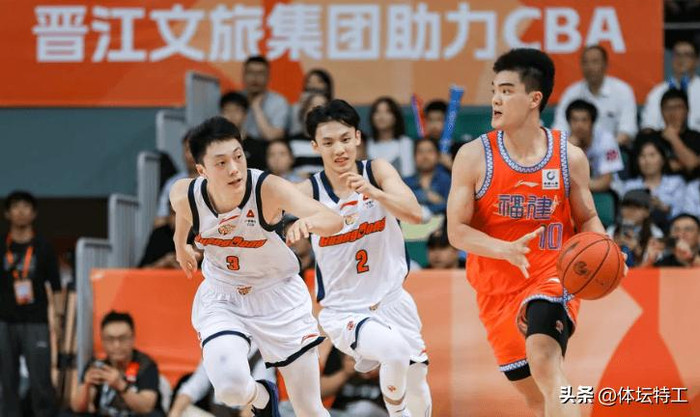 胡明轩带伤作战表现低迷引争议 杜锋信任遭质疑
